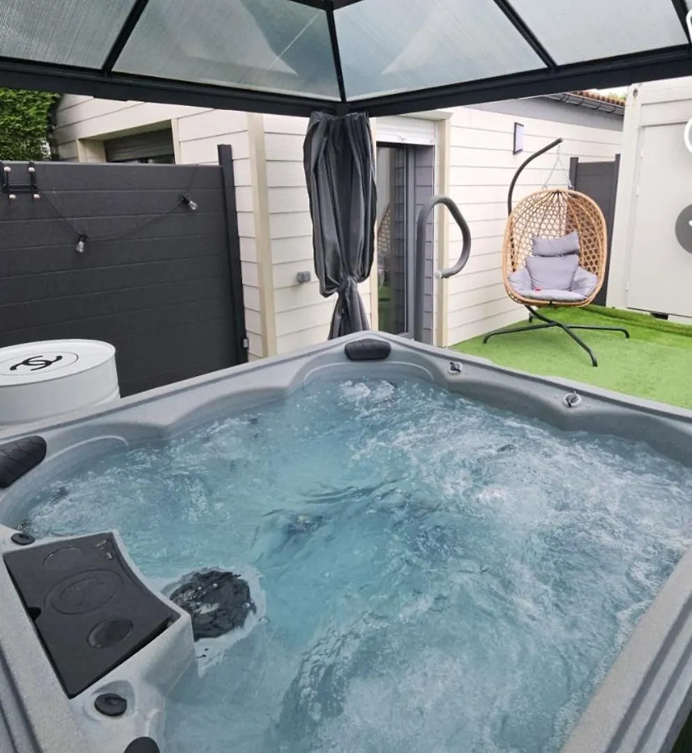 Hebergement Privee Jaccuzzi En Supplement Saint-Clair-du-Rhone 0*,  Francja